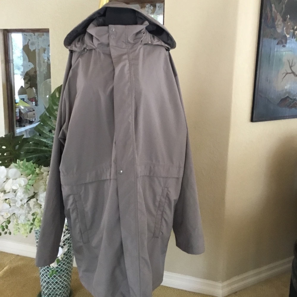 Men’s rain travel coat